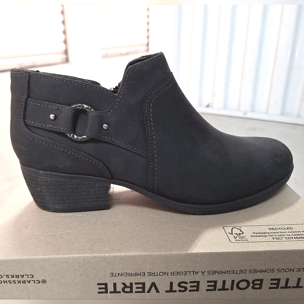 🍂CLARKS🍂 Black Ankle Boots